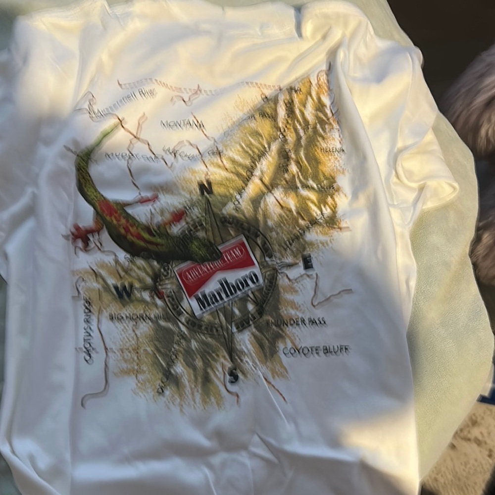 VTG Marlboro Man Adventure Team Lizard Rock Tee with Front Pocket